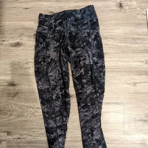 Women's active legging with pockets